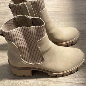 Women's Keely Chelsea Boots - Universal Thread